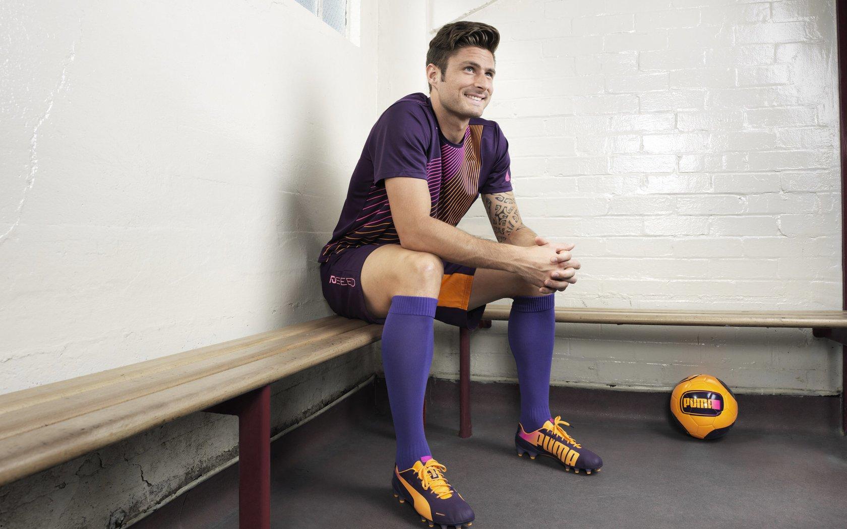 熊猫体育_温网2024，阿尔卡拉斯卫冕成功，斯瓦泰克首夺草地大满贯