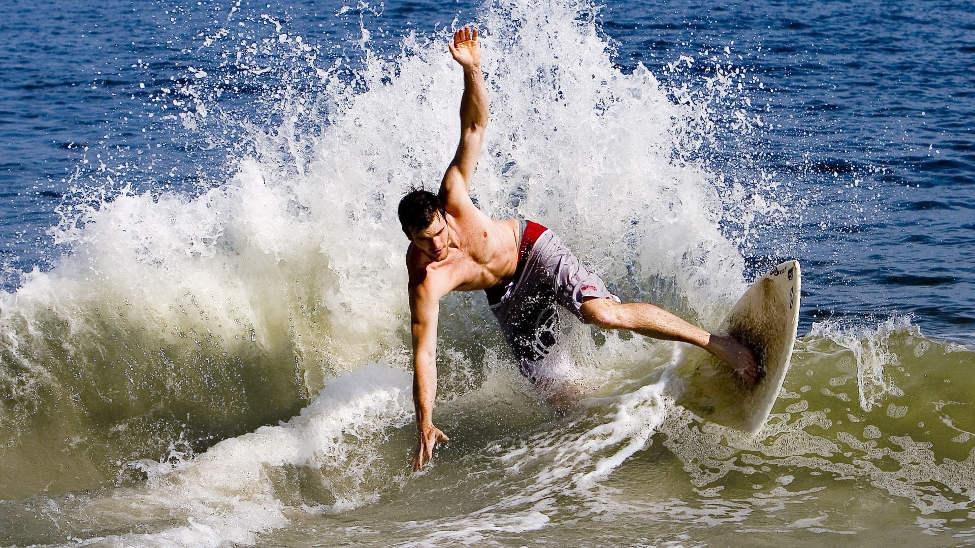 熊猫体育官方网站_欧冠半决赛次回合激战，皇马绝杀拜仁晋级决赛，安切洛蒂再创历史