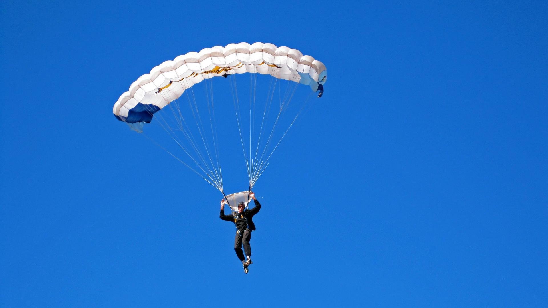 全球首届机器人足球世界杯落幕 科技与体育融合开启新纪元